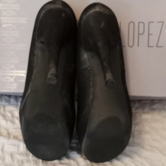 Shoes - Picture 4 of 4